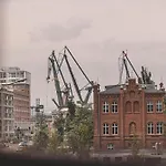 2homerent Doki Shipyard Apartmán *