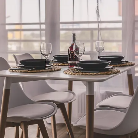 2homerent Doki Shipyard Apartment *