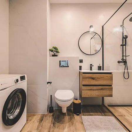 2homerent Doki Shipyard Gdańsk