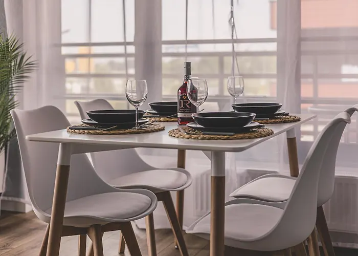 2homerent Doki Shipyard Apartament *